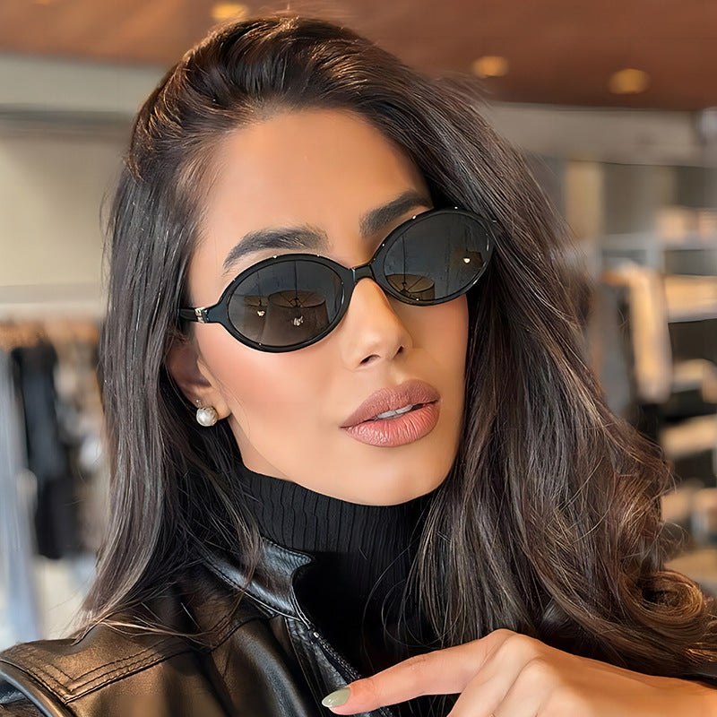 Retro Oval Sunglasses for Styling and Sun Protection