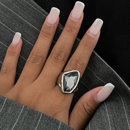 Exaggerated Black Heart Acrylic Diamond Ring Set Stylish Metal Thread Lips Ring