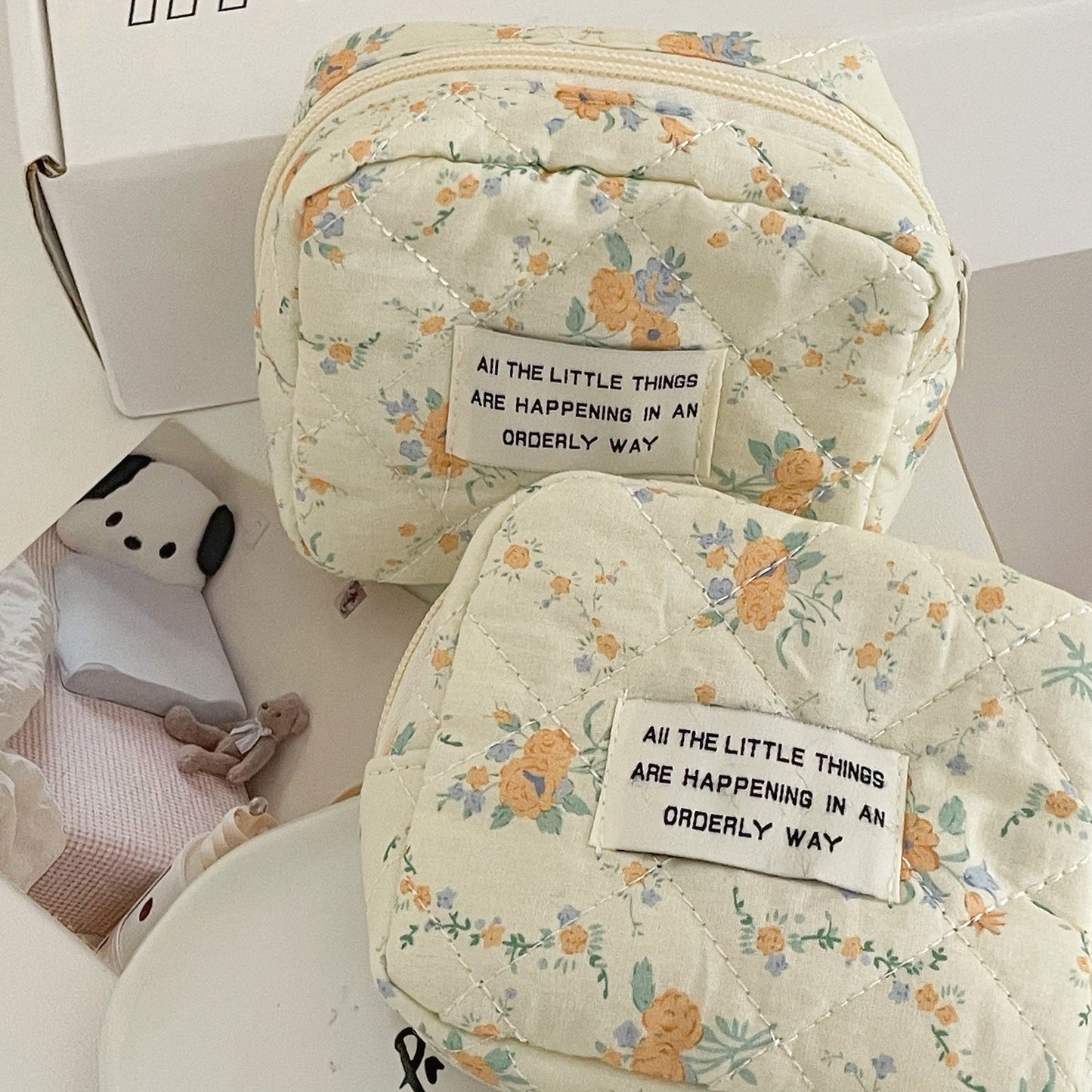 Cream Floral Sanitary Pad Storage Bag Portable Makeup Organizer