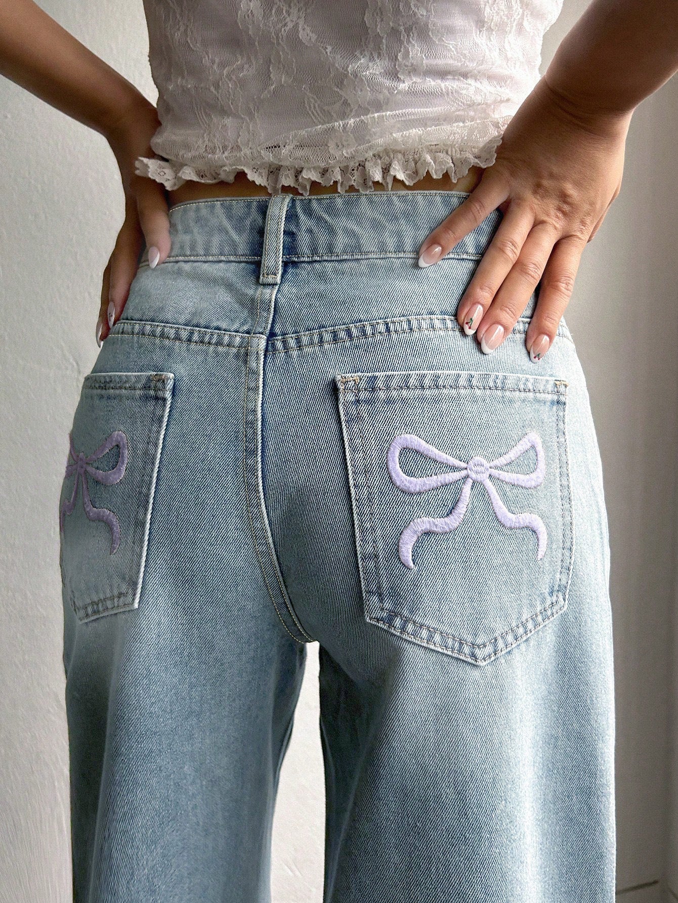 Loose Embroidered Pocket Straight Leg Jeans