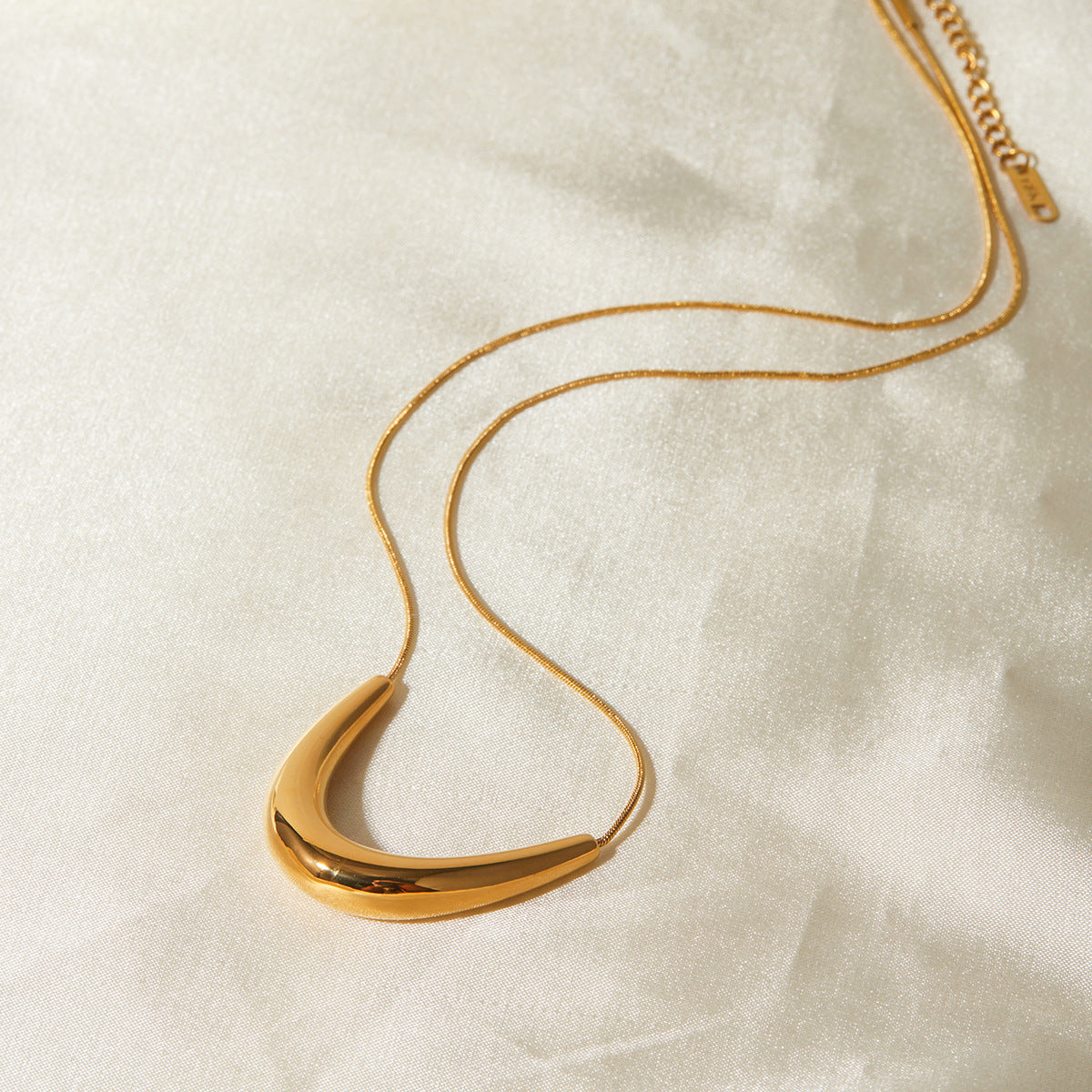 Simple Metal Smile Pendant Necklace