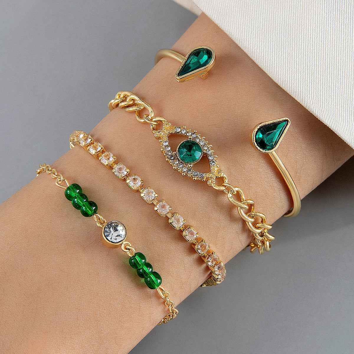 Heart-Shaped Emerald Gemstone Bracelet Set With Rhinestones