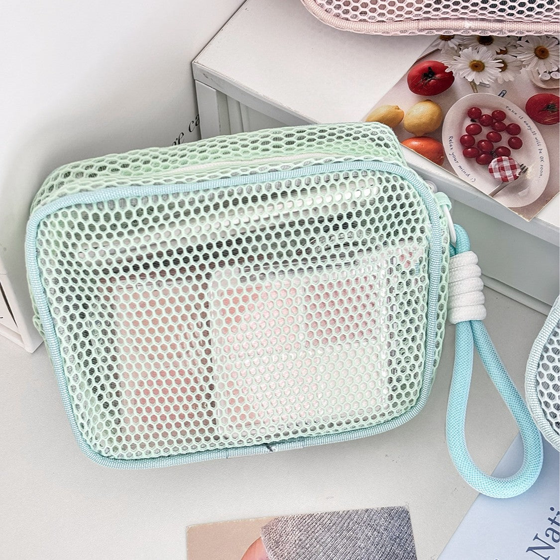 High-Quality Tofu Block Mesh Makeup Bag Stylish Large Capacity Travel Toiletry Case