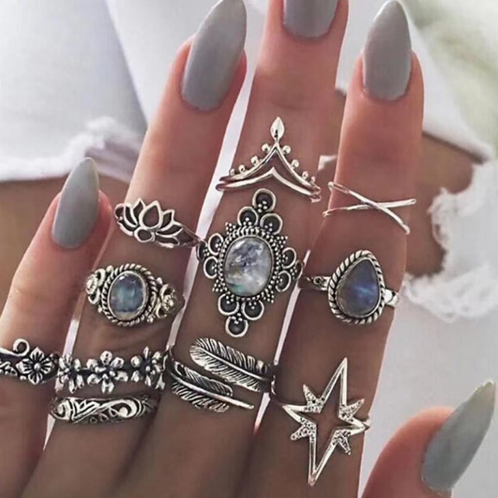 9-Piece Set Of Vintage Crying Face Rings, Playing Card Rings, Hollowed Out Love Rings, Daisy Rings, Alloy Chain Rings