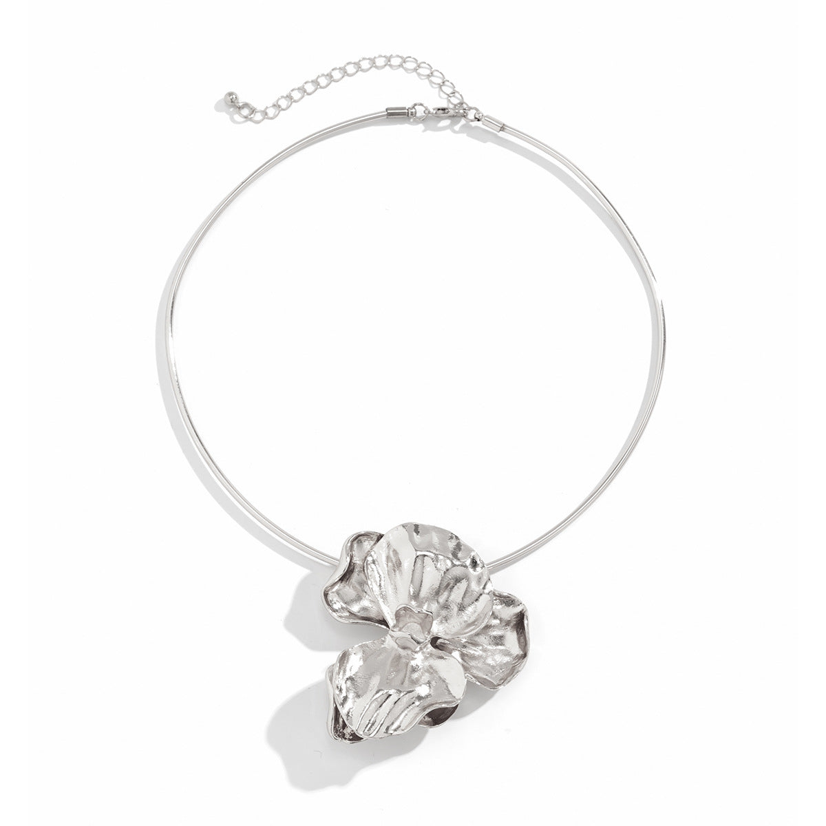 Exaggerated 3D Pleated Metal Flower Choker Necklace For Women
