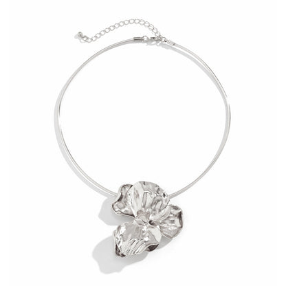 Exaggerated 3D Pleated Metal Flower Choker Necklace For Women