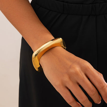 Vintage Square Metal Bracelet For Women Stylish Spring Bangle