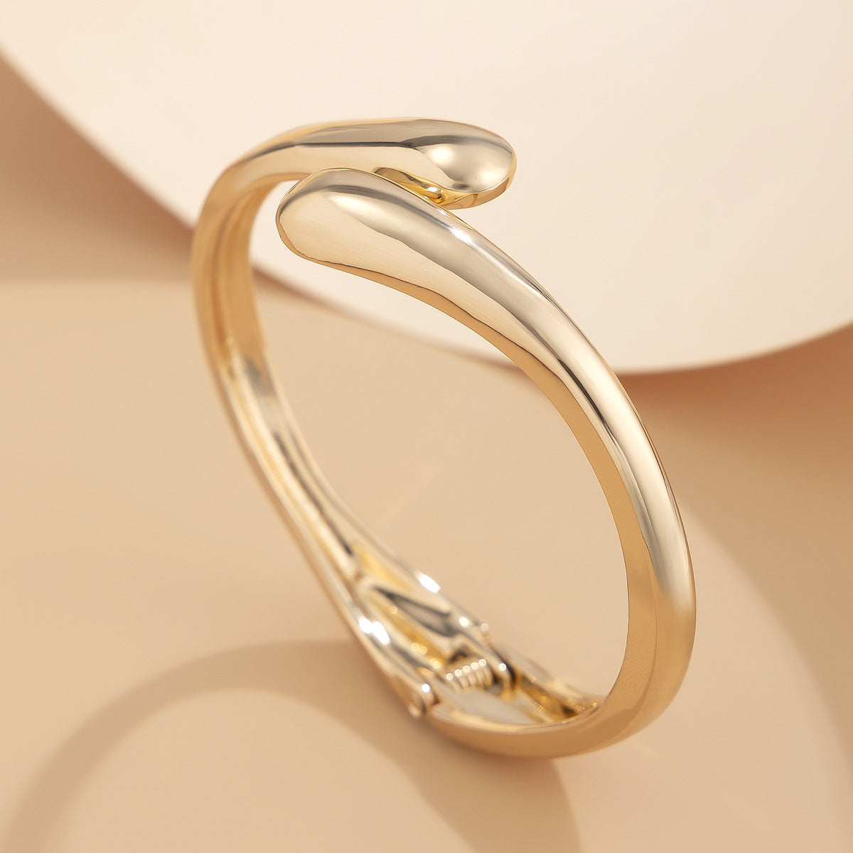 Fashionable Irregular Alloy Spring Bracelet Set