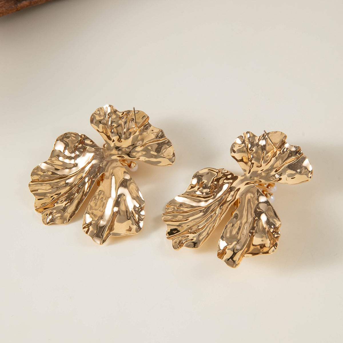 Wrinkled Floral Earrings With Geometric Design And Pearl Accents
