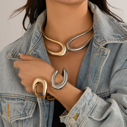 Choker Necklace With Geometric Design In Alloy For Fashionable Wear