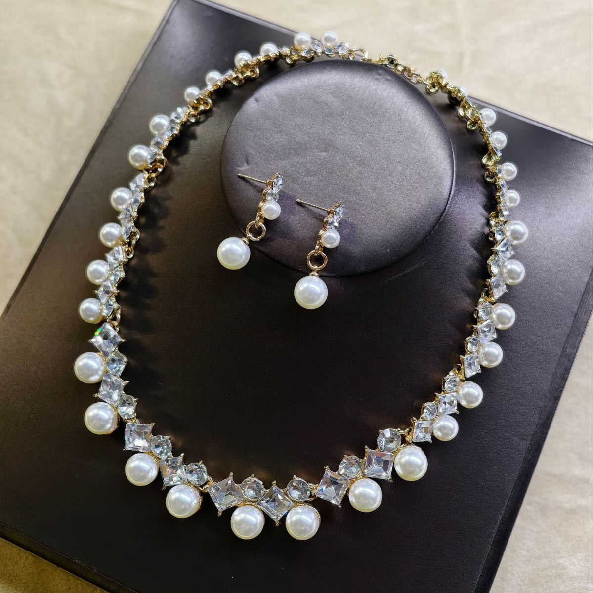 Trendy Pearl Gemstone Necklace Set for Women