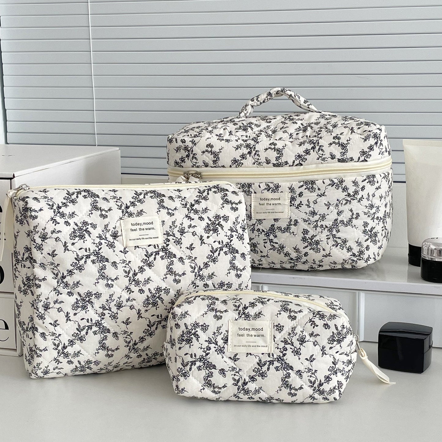 French Black And White Floral Makeup Bag Portable Travel Large Capacity Toiletry Organizer