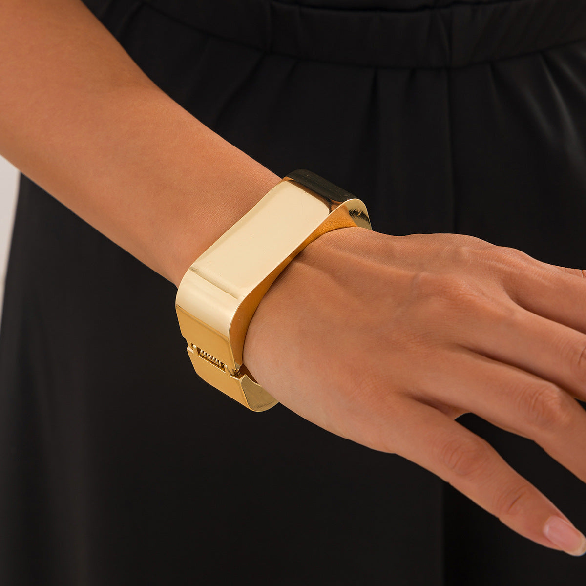 Vintage Square Metal Bracelet For Women Stylish Spring Bangle