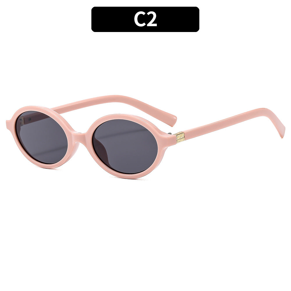 Retro Oval Sunglasses for Styling and Sun Protection