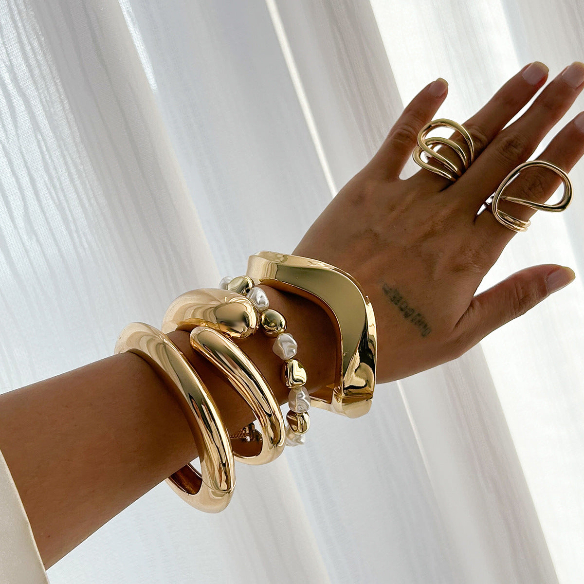Trendy Metal Droplet Bracelet With Irregular Faux Pearl Accents