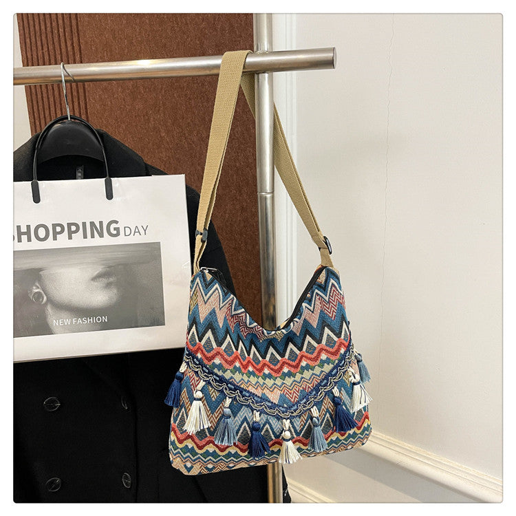Trendy Bohemian Style Bucket Bag with Tassels