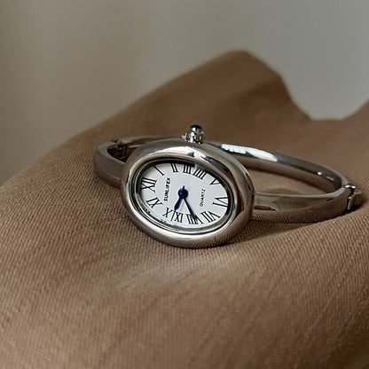 Trendy Oval Dail Gold Quartz Wrist Watch