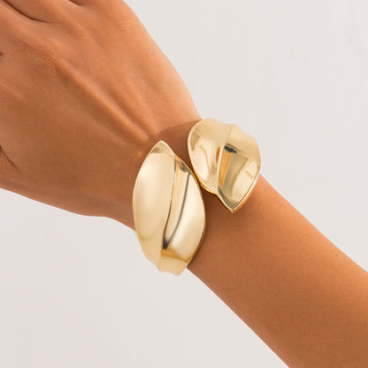Stylish Leaf Pattern Bracelet Unique Open Cuff Bangle for Women