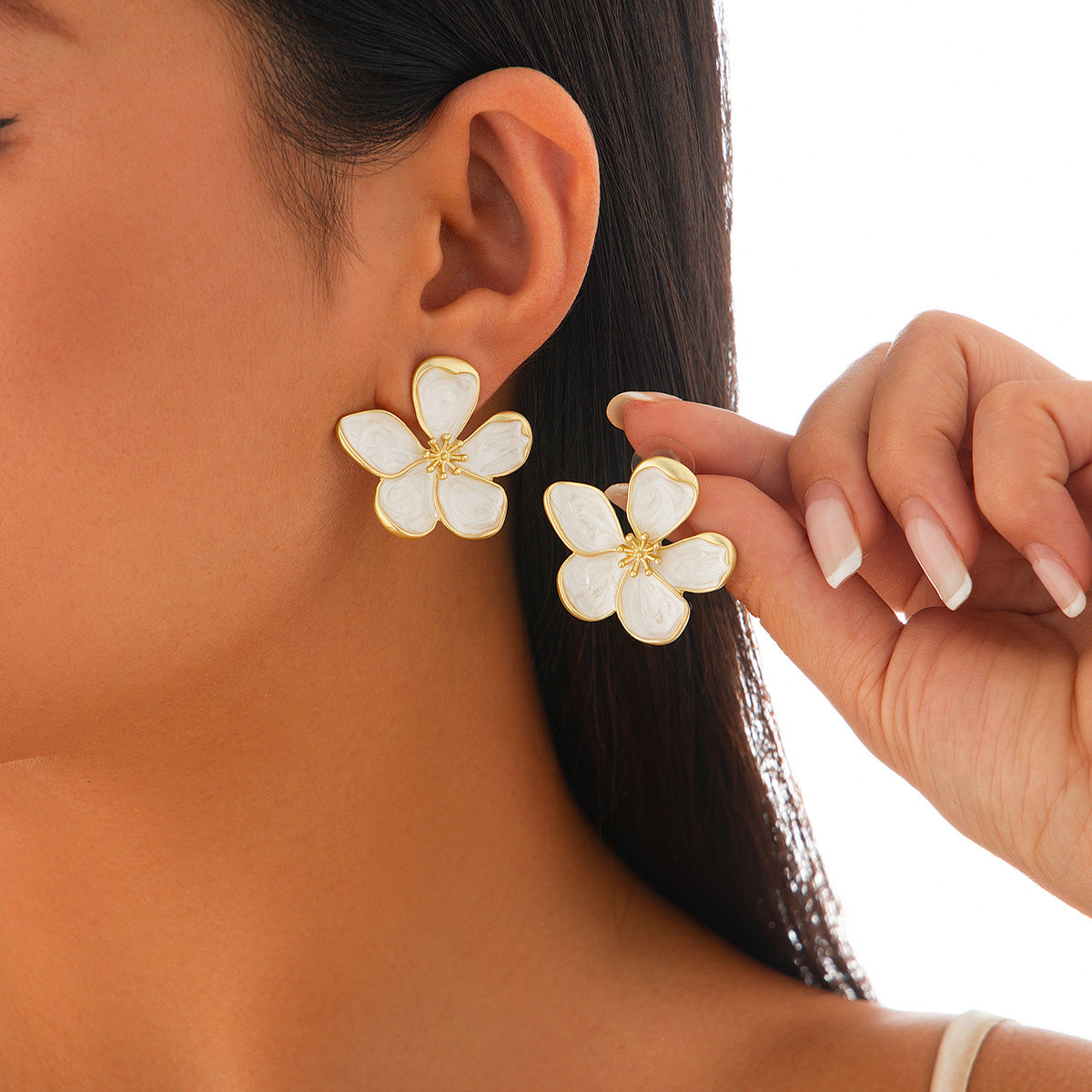 Metal Flower Pendant Necklace And Clip-On Earring Set