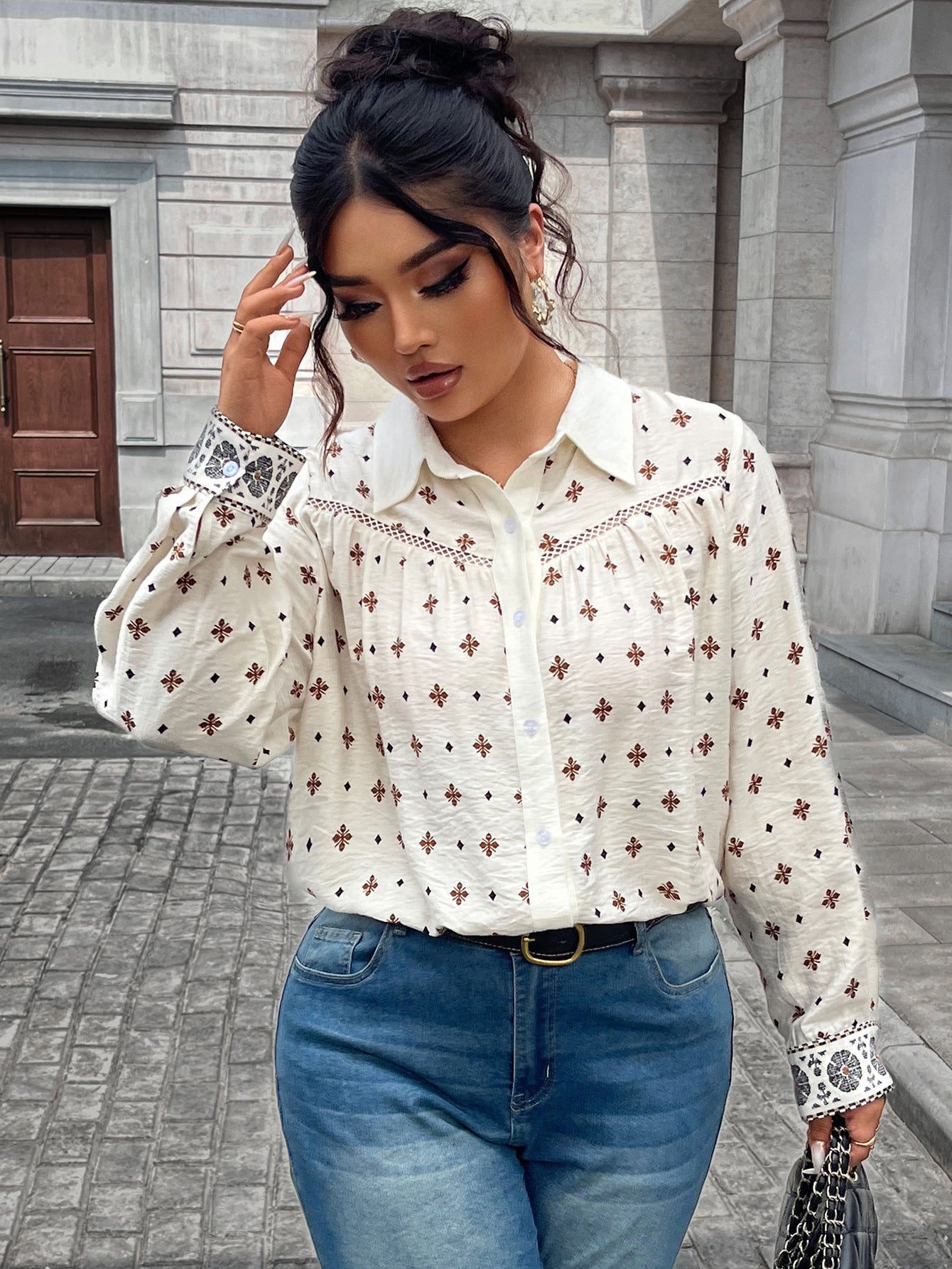 Chic Women's Blouse With Floral Print And Lace Detail