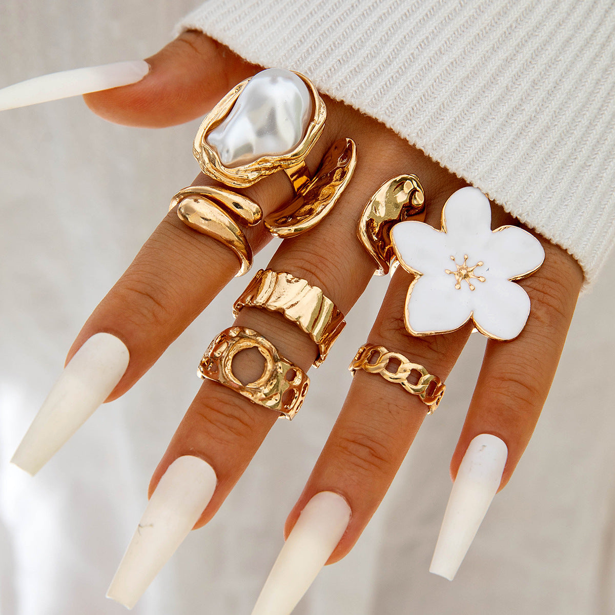 Geometric Baroque Pearl Ring Set With Floral Design