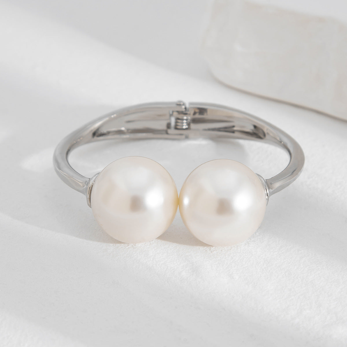 Vintage Metal Twist Line Bracelet Set With Irregular Ruffled Pearl