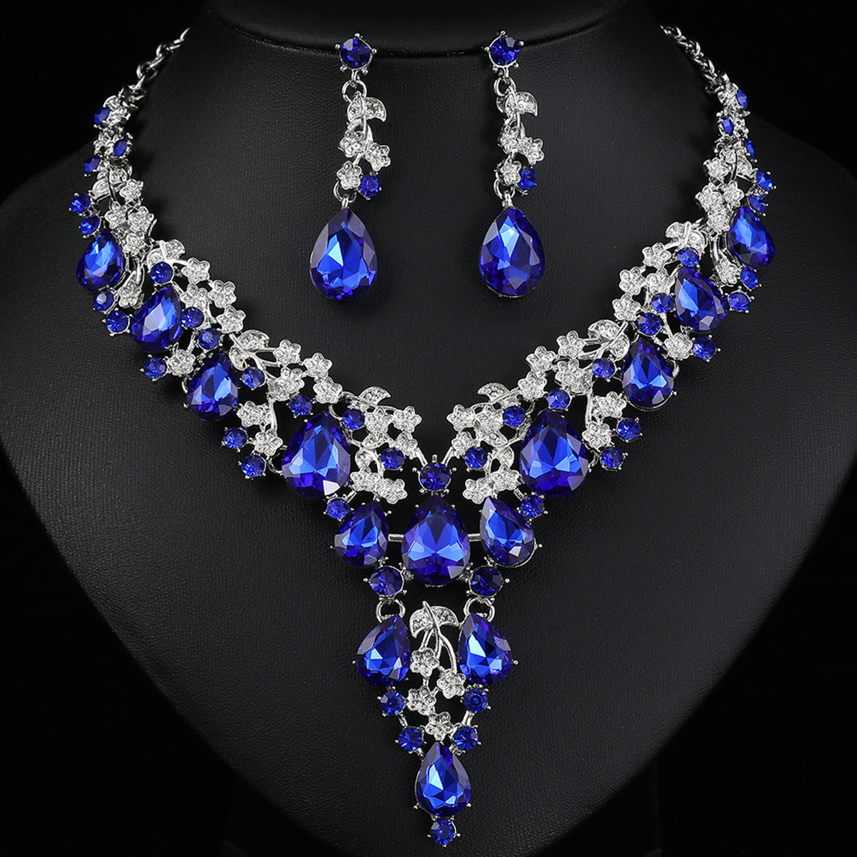Elegant Floral Necklace and Earring Set in Alloy