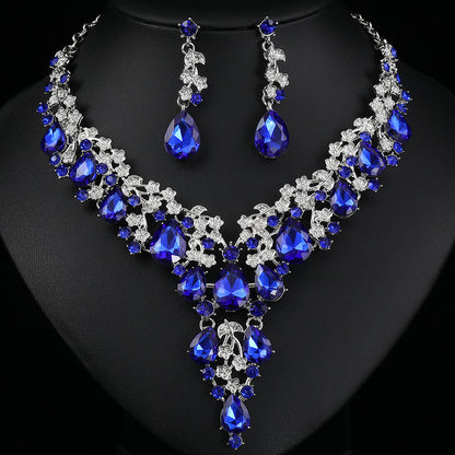 Elegant Floral Necklace and Earring Set in Alloy