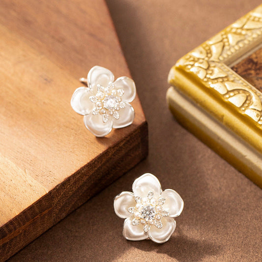 Chic Floral Pearl Stud Earrings - Elegant Copper & Enamel Design