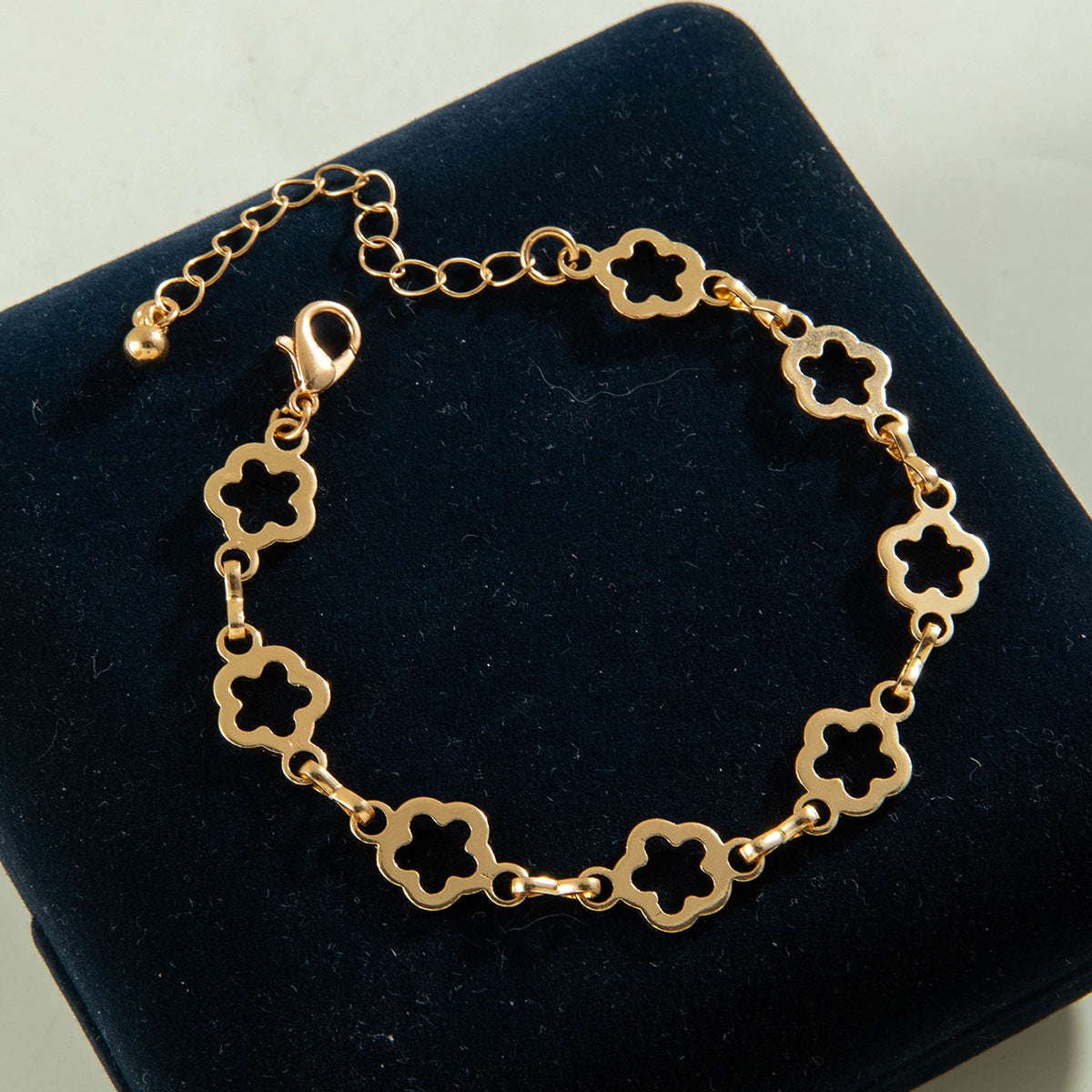 Trendy Alloy Five-Leaf Clover Bracelet Jewelry Set