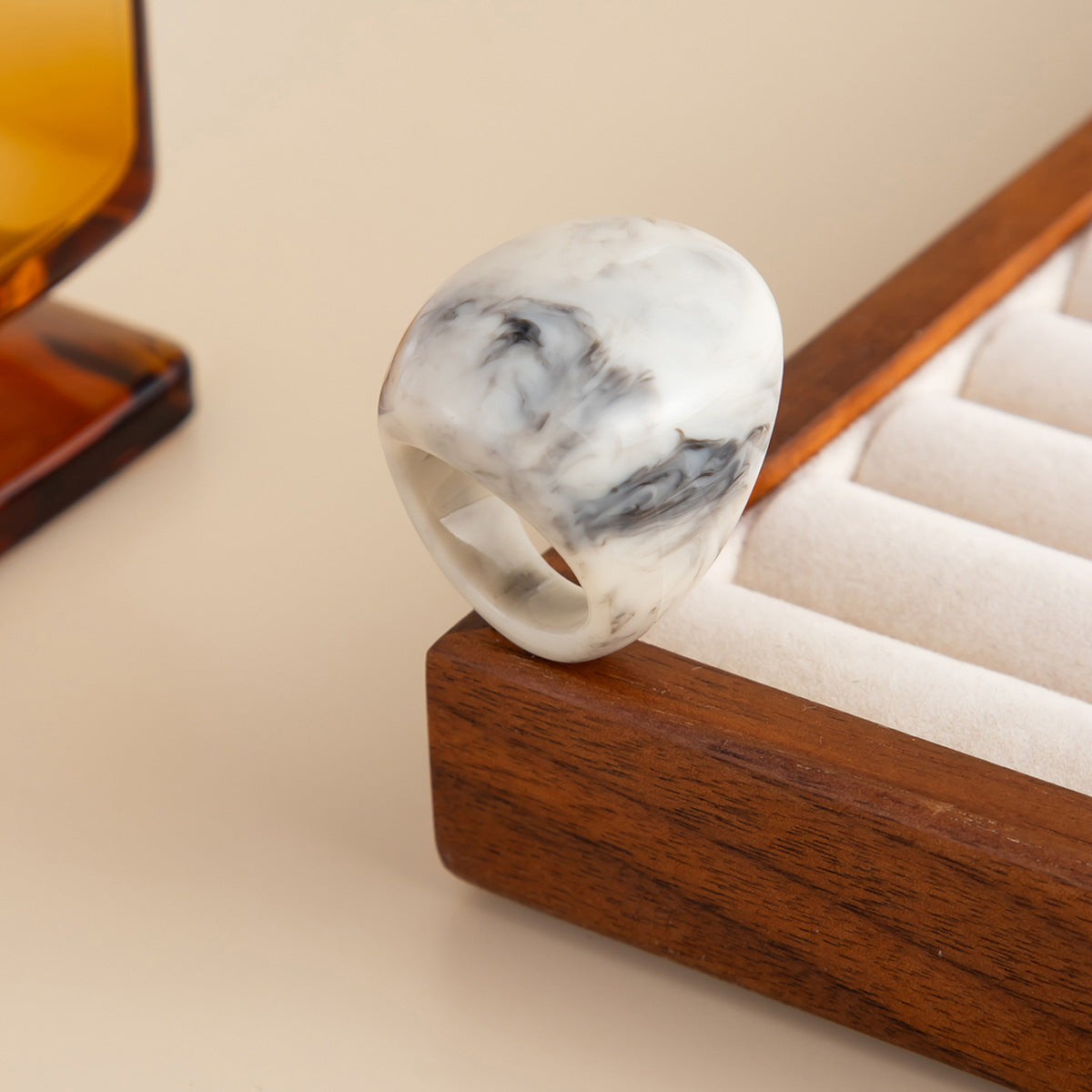 Trendy Milard Style Ombre Resin Ring For Women