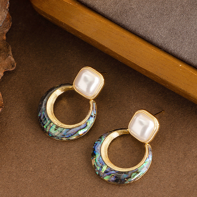 Trendy Pearl Shell Earrings Stylish Gold Geometric Design