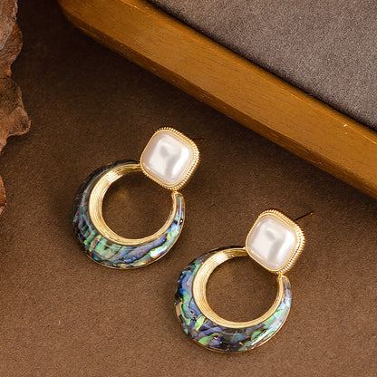 Trendy Pearl Shell Earrings Stylish Gold Geometric Design