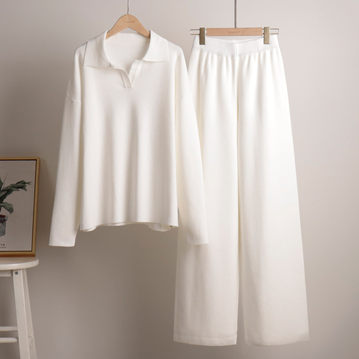 2+Solid Color Label V-Neck Knit Sets