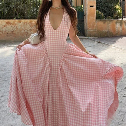 Elegant Midi Pleated Dress With V-Neck And Halter Neck Design