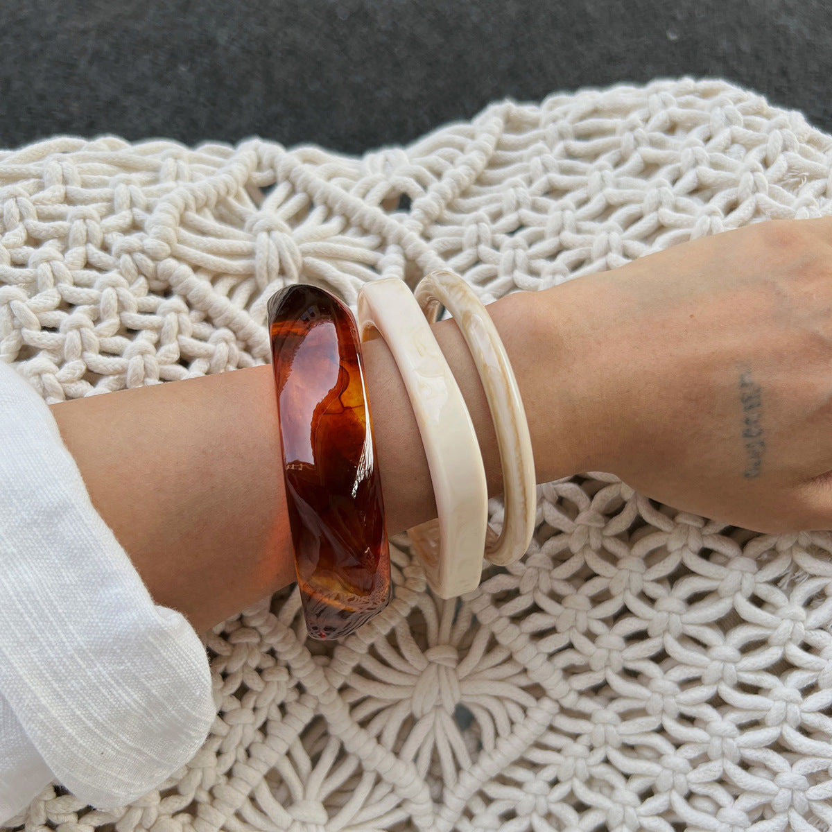 Retro Gradient Half-Transparent Resin Bracelet Minimalist Design