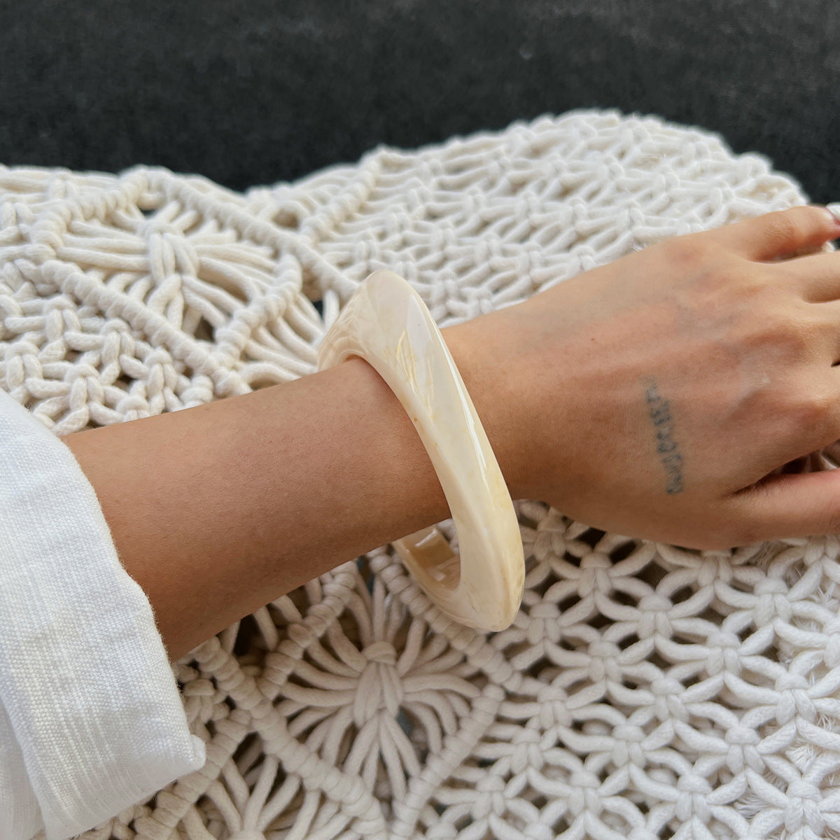 Exaggerated Arc Resin Bangle Unique Geometric Jewelry for Women
