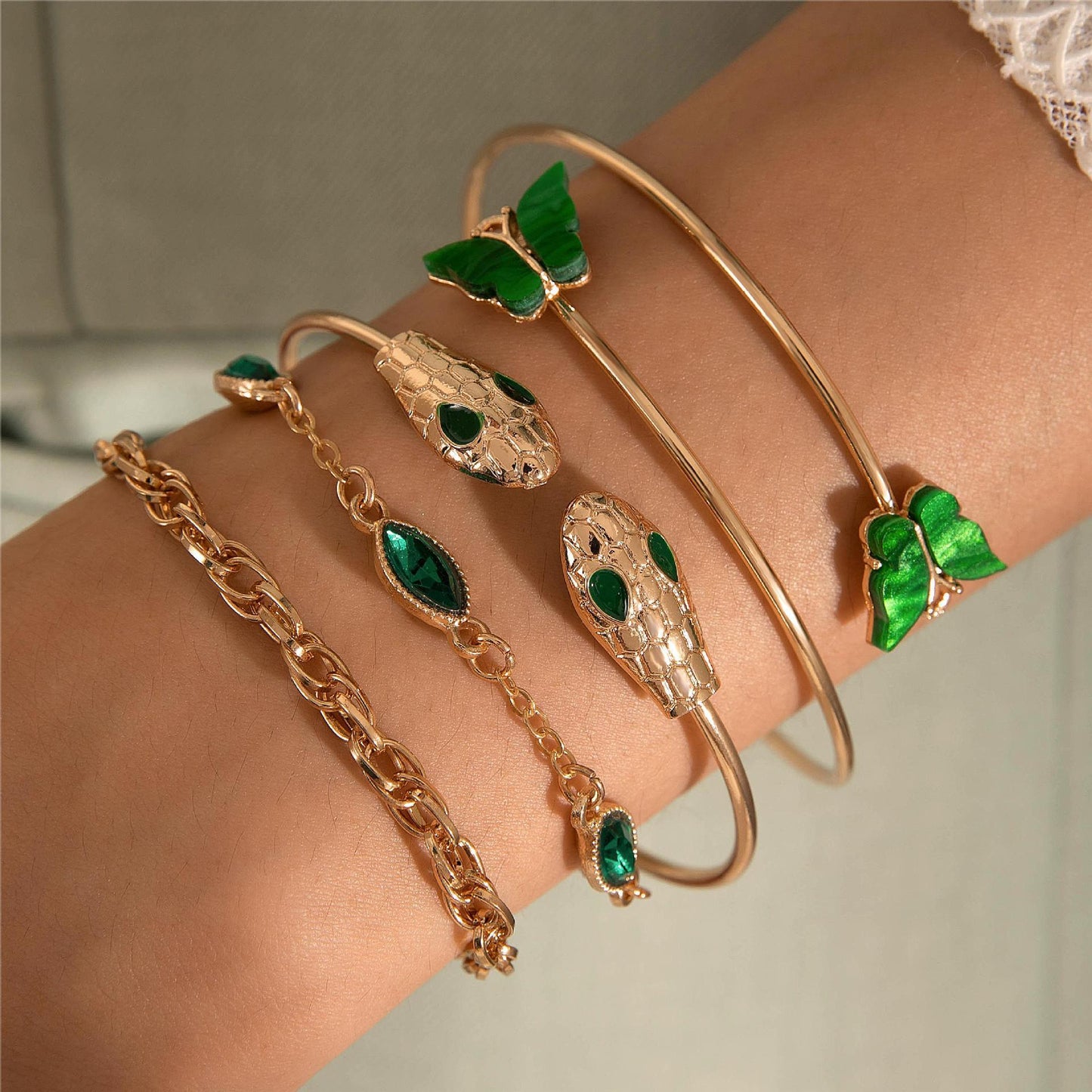 Heart-Shaped Emerald Gemstone Bracelet Set With Rhinestones
