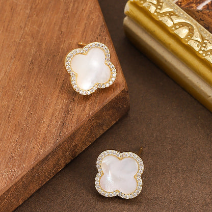 Elegant Clover Shell Earrings With Zirconia In Silver