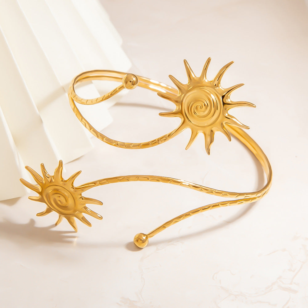 Trendy Stainless Steel Floral Bangle Bracelet - 18K Gold Plated