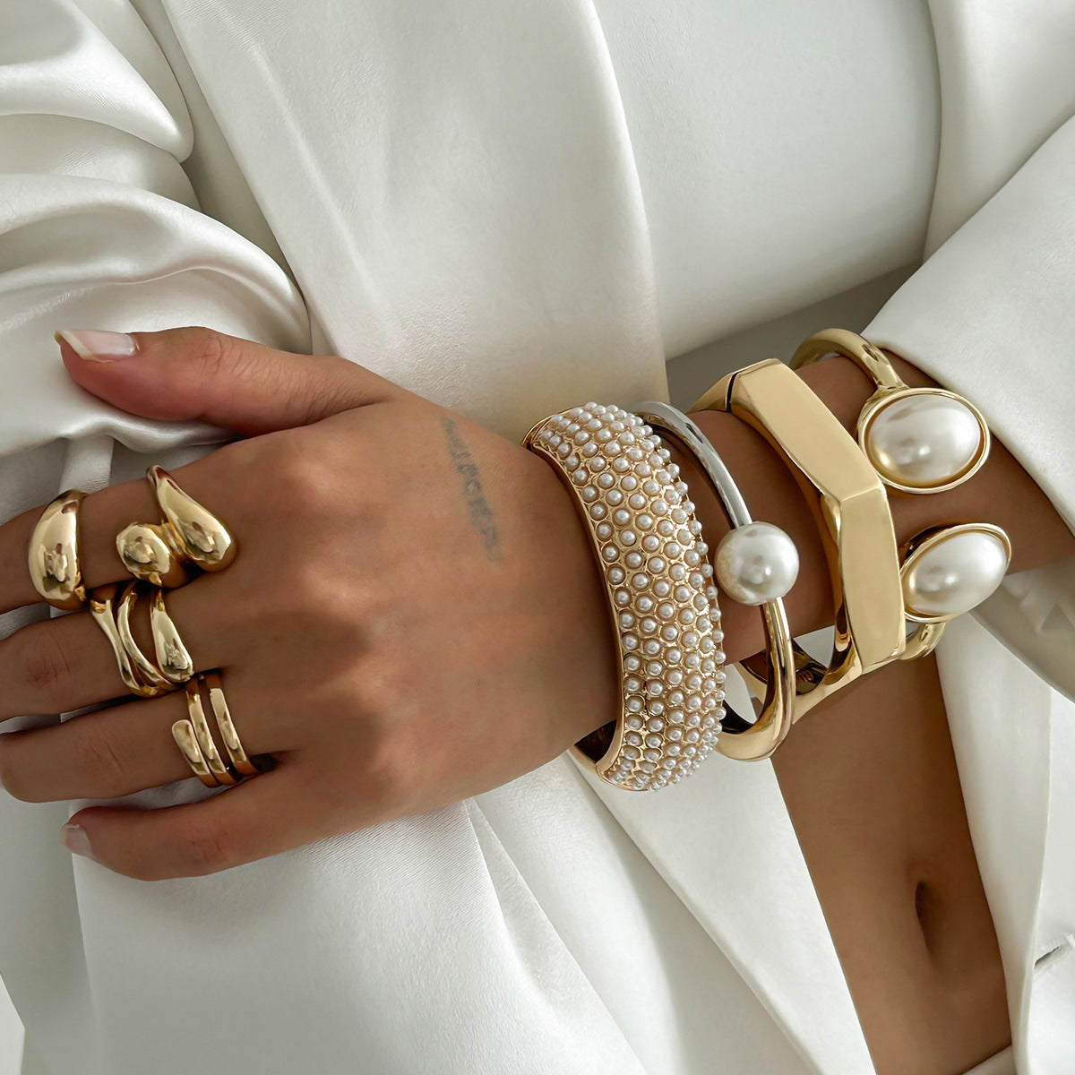 Casual Pearl Open-Edge Oval Shape Bracelet Set
