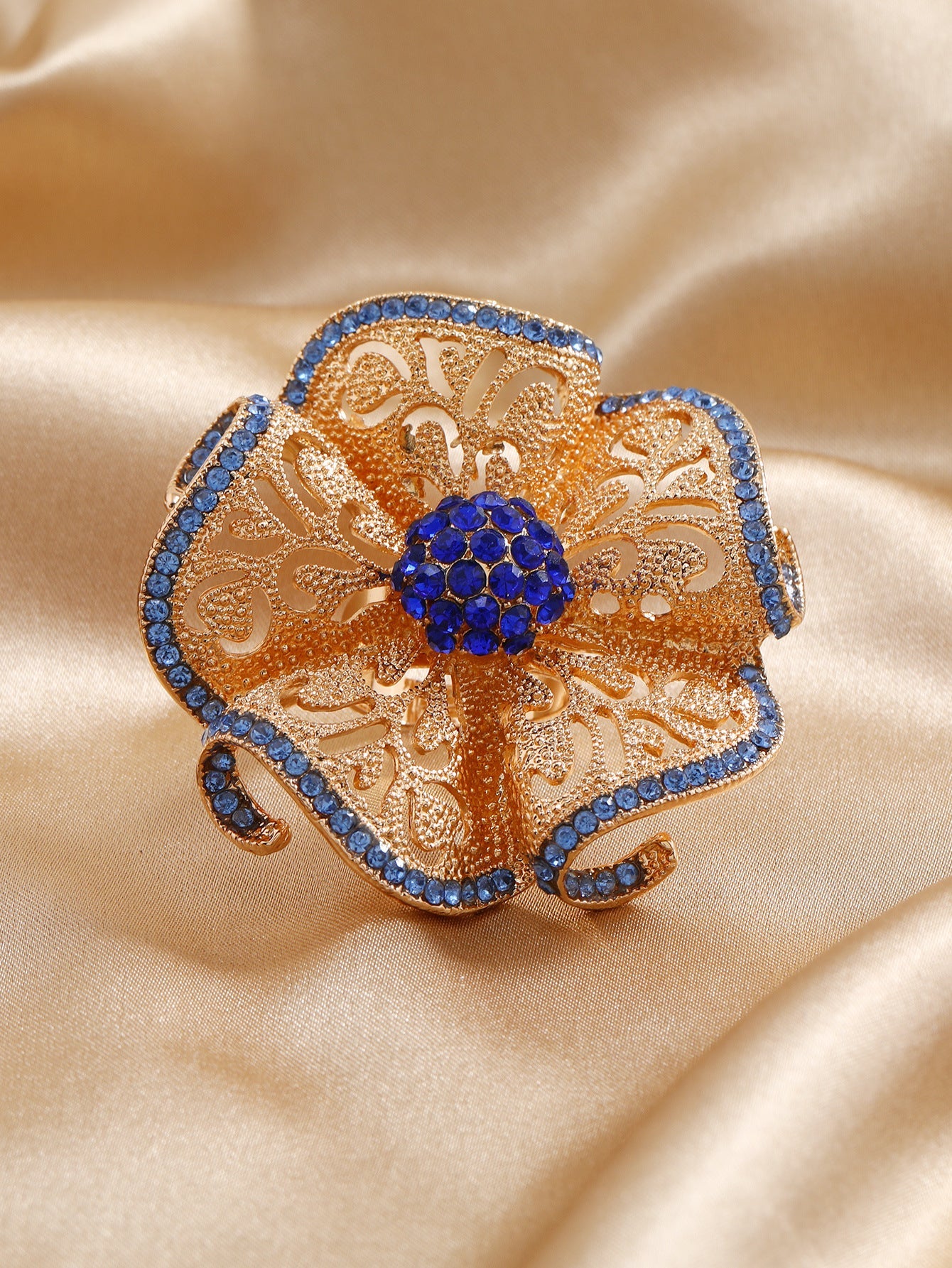 Fashion New Exaggerated Opening Three-Dimensional Noble Temperament Retro Hollow Diamond Flower Big Ring