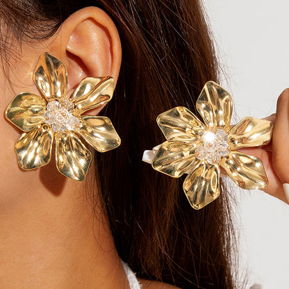 Wrinkled Floral Earrings With Geometric Design And Pearl Accents