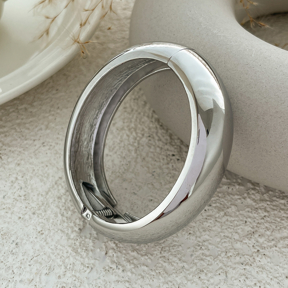 Vintage Square Metal Bracelet For Women Stylish Spring Bangle