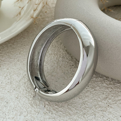 Vintage Square Metal Bracelet For Women Stylish Spring Bangle