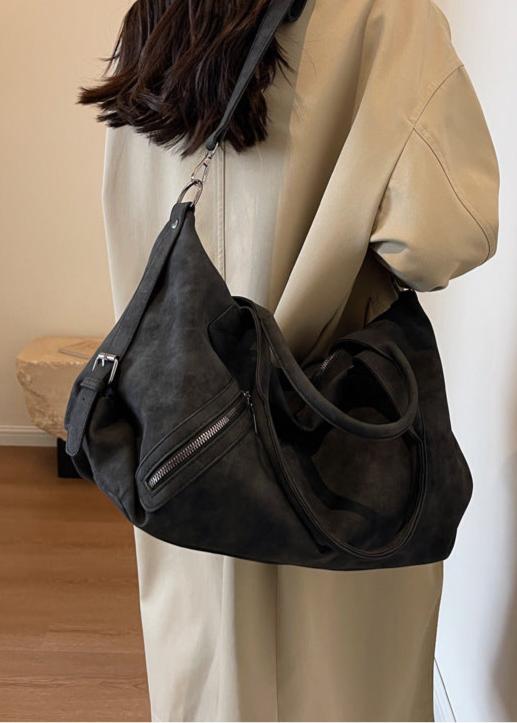 Leather Shoulder Bag Vintage Style With Multiple Compartments