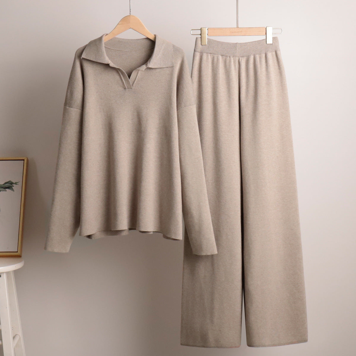 2+Solid Color Label V-Neck Knit Sets