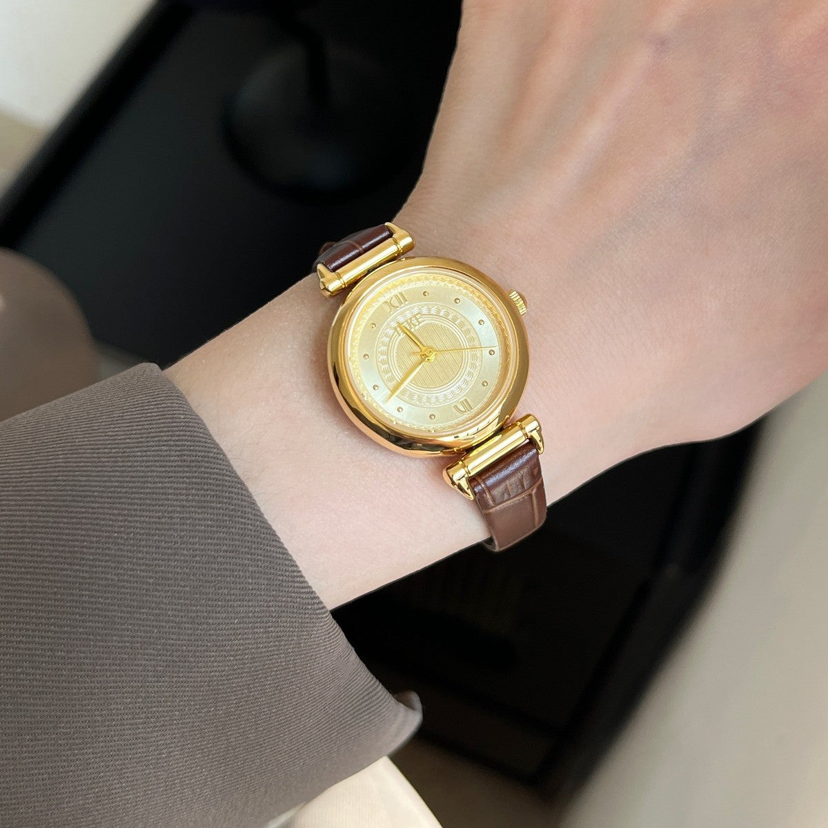 Luxury Round Leather Strap Quartz Watch