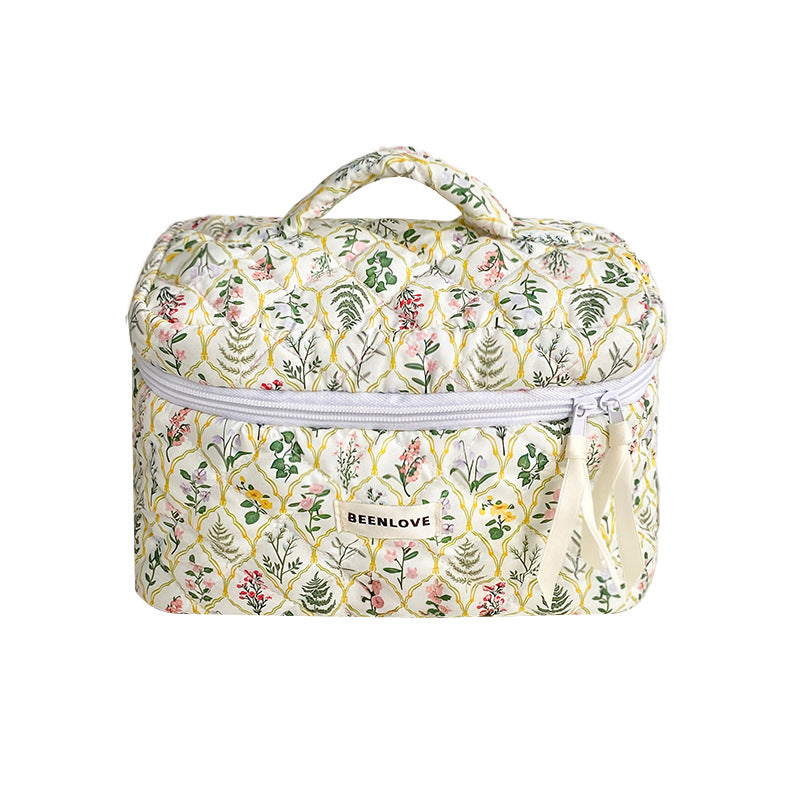 Simple Flower Print Quilted Portable Makeup Bag