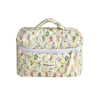 Simple Flower Print Quilted Portable Makeup Bag
